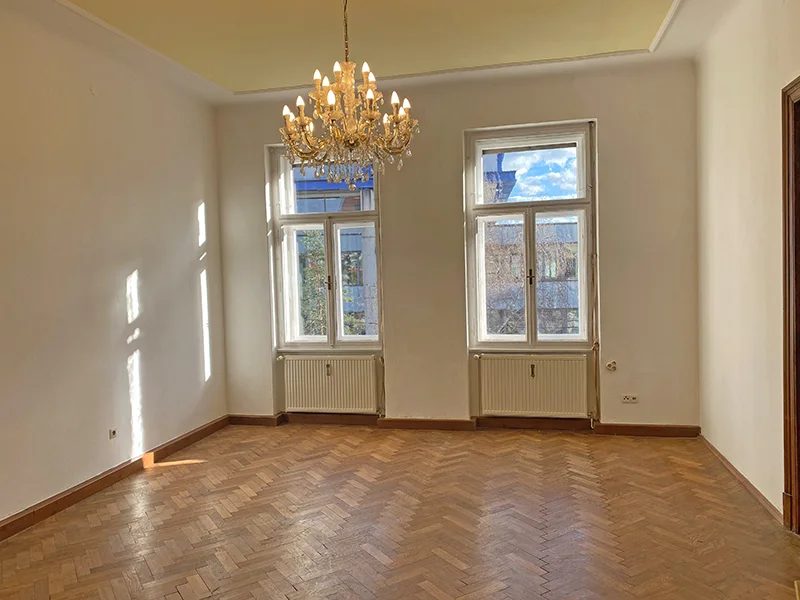 Zimmer 1 mit zwei Fenstern