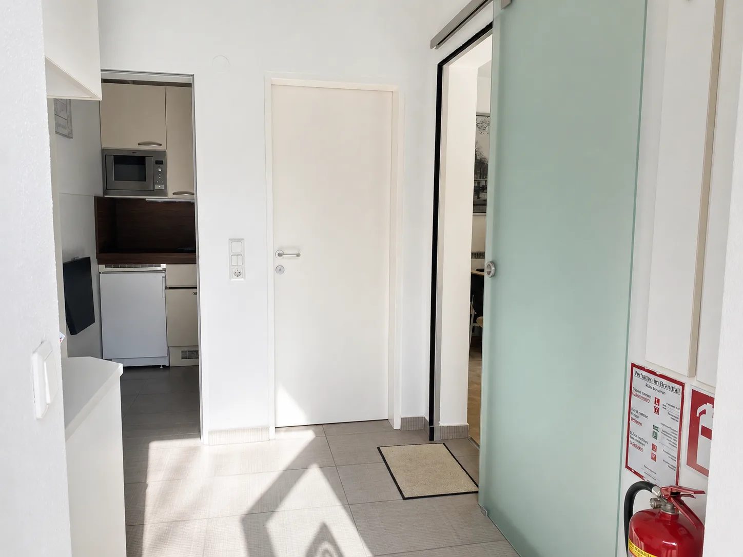 Vorraum mit Glastür